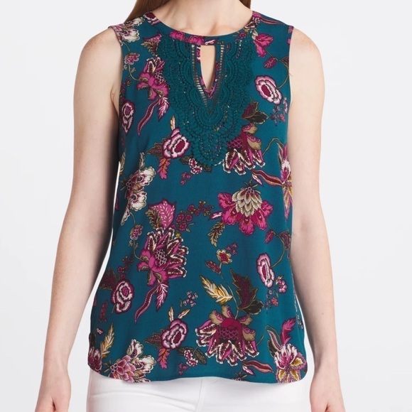 Quin Sleeveless Keyhole Crochet Blouse - Picture 1 of 11